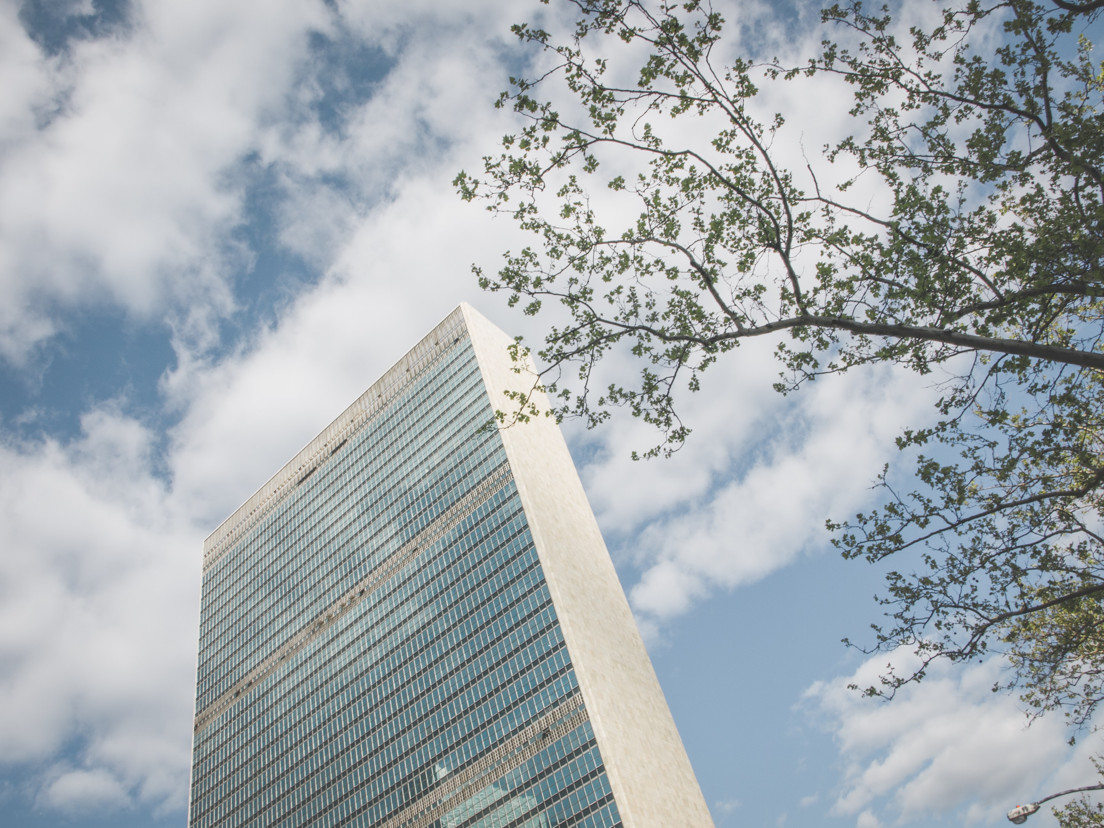Multilateralismus Konzerngebäude