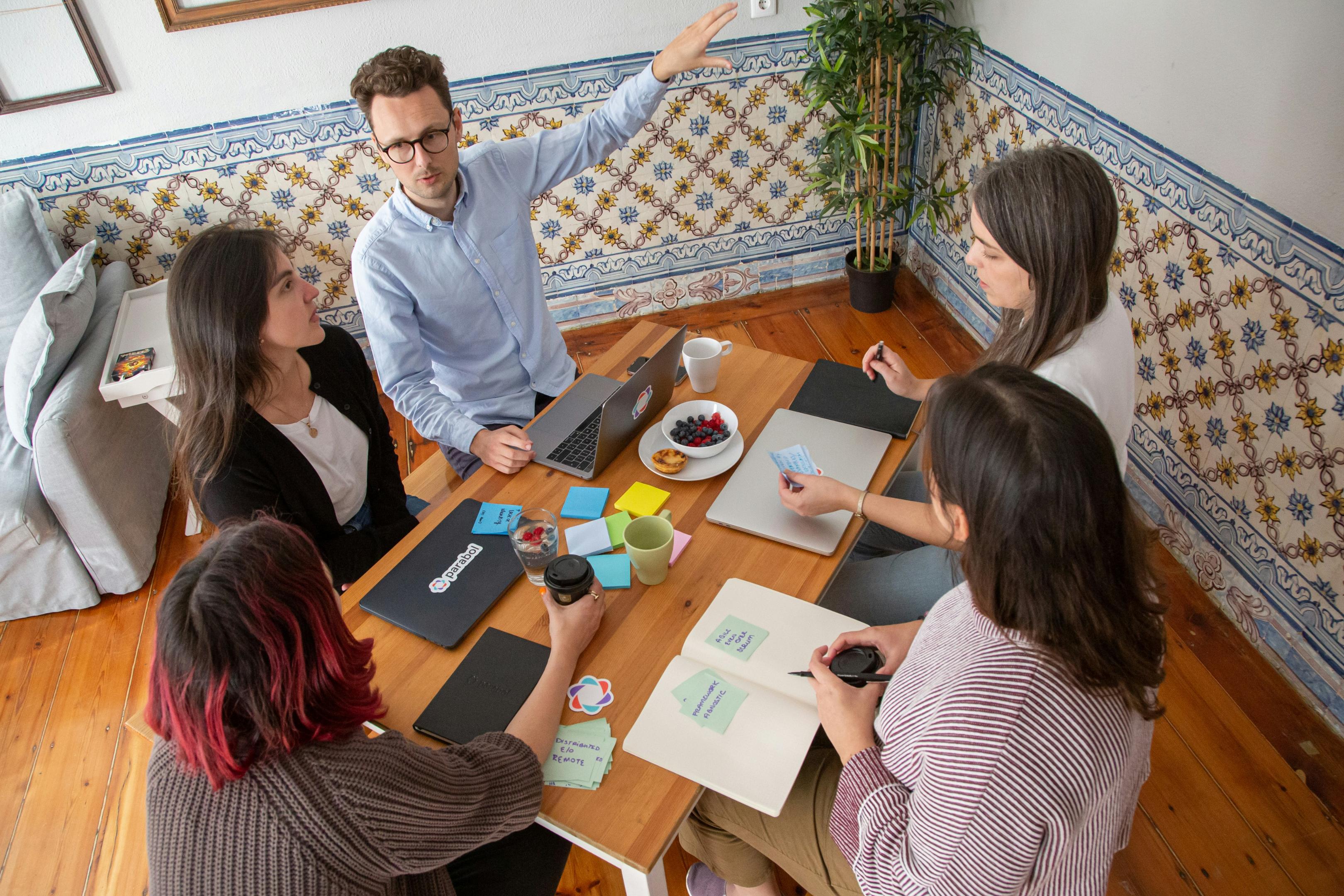 parabol-the-agile-meeting-tool-XklL9zyYa6Y-unsplash